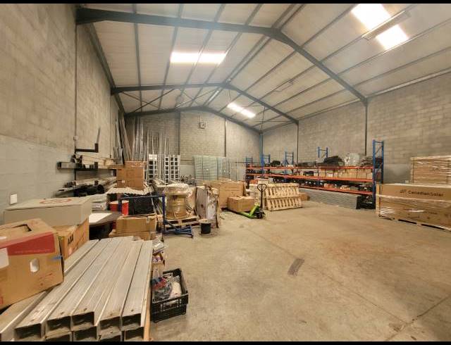 422M² WAREHOUSE TO LET IN MORGAN INDUSTRIA